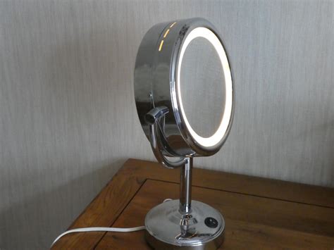 magnifying mirror with lights boots.